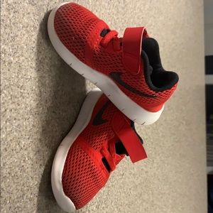 Toddler size 6 Nike tennis shoes